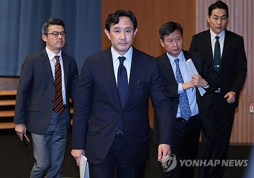 기자회견 마친 최윤범 고려아연 회장