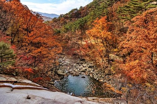 위에서 내려본 등룡폭포 [사진/백승렬 기자]