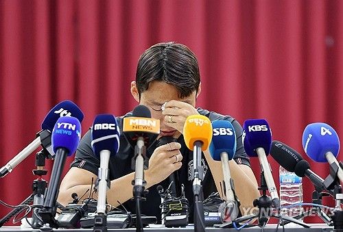 고개 숙인 손준호