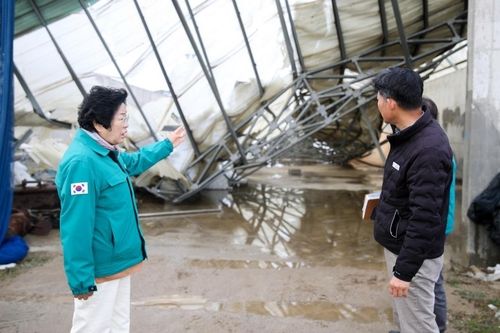 피해 현장 둘러보는 김경희 이천시장