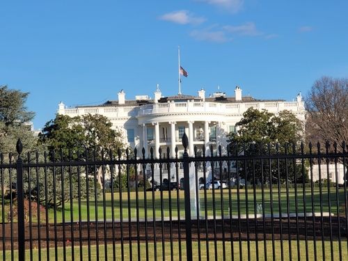 카터 전 미 대통령 별세…백악관에 걸린 조기