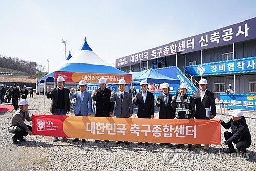 천안 방문한 히딩크 전 감독