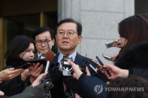 대통령 탄핵 심판 첫 변론준비기일 마친 윤갑근 변호사