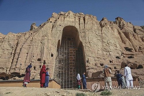 2001년 탈레반에 의해 파괴된 바미안 석불