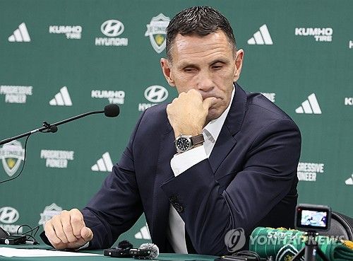 고민하는 거스 포옛 감독