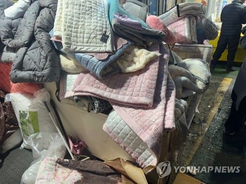 승용차가 들이받은 깨비시장 이불가게 