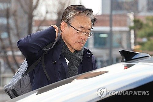 출근하는 김형두 헌법재판관