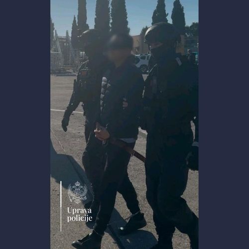 미국으로 범죄인 인도되는 권도형(가운데)