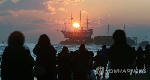 연말연시 앞두고 북적이는 동해안 해돋이 명소