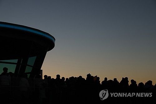 '올해 마지막 해넘이 바라보며…'