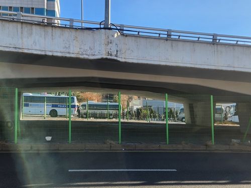 경찰 버스 늘어선 대통령 관저 앞