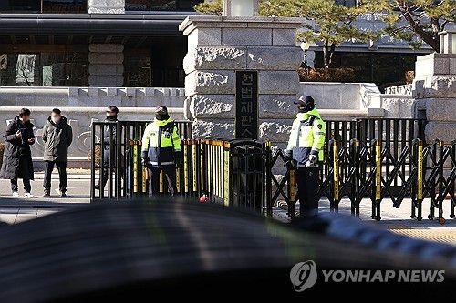 경찰 바리케이드 설치된 헌법재판소