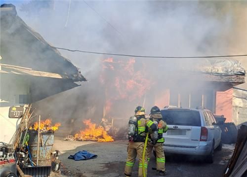 화재 진압하는 소방당국