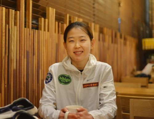 인터뷰하는 김민선