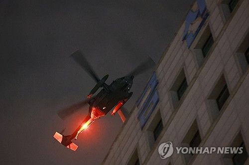 여의도 상공에 나타난 헬기