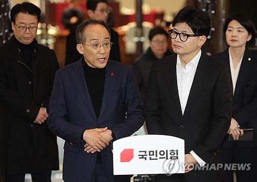 의총 마치고 발언하는 추경호 원내대표