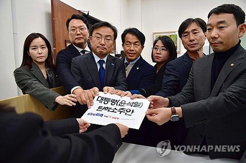 대통령 탄핵소추안 제출하는 야6당