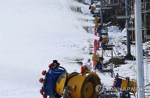 개장 준비 중인 스키장