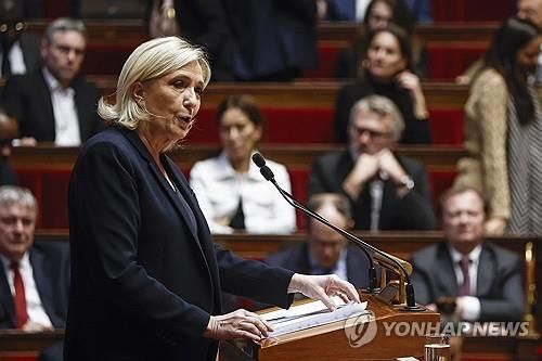 정부 붕괴 노리는 마린 르펜