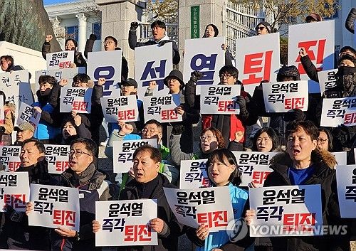 '윤석열 정권 퇴진' 외치는 강원 시민사회단체