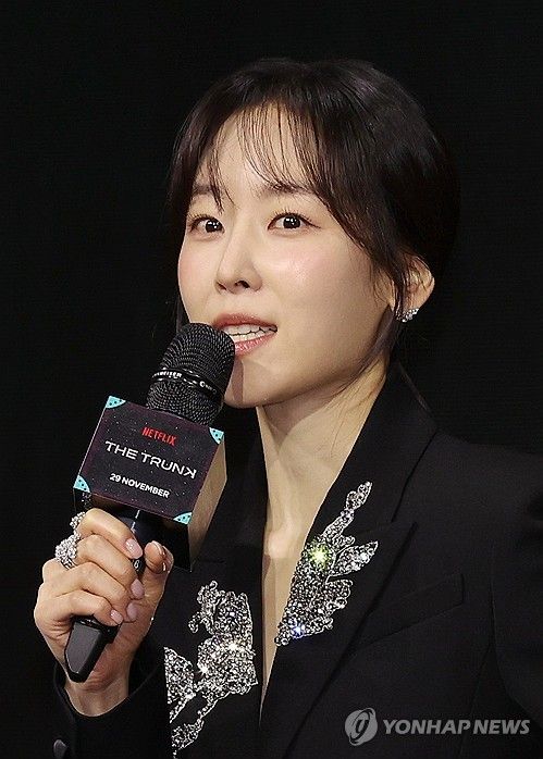 인사말하는 서현진