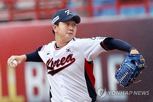 역투하는 유영찬