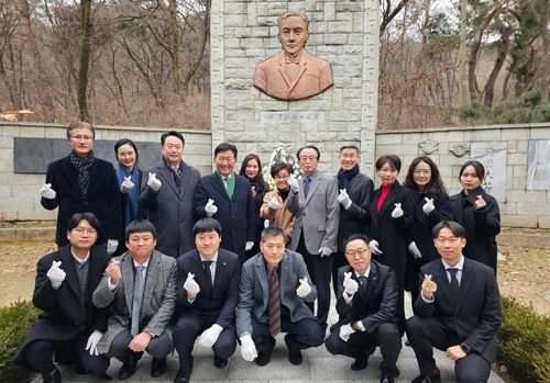 세계한인무역협회, 이준 열사 묘역 참배