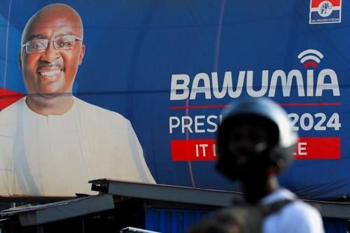 가나 집권여당 대선후보인 마하무두 바우미아 부통령 선거 포스터