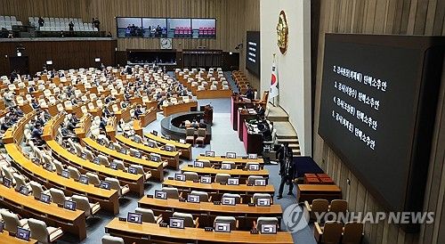 국회서 사상 첫 감사원장 탄핵...직무정지내부 충돌