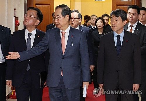 현안 논의 마친 총리 내각