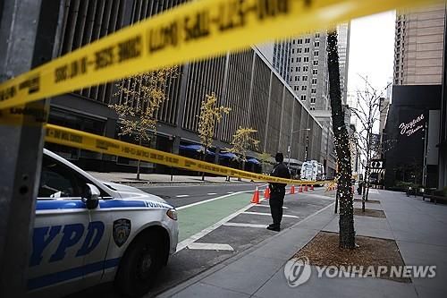 뉴욕 힐튼 미드타운 호텔 앞 폴리스라인