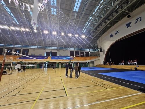 대체 홈구장 사용 가능 여부 현장 점검 중인 경민대 체육관 내부