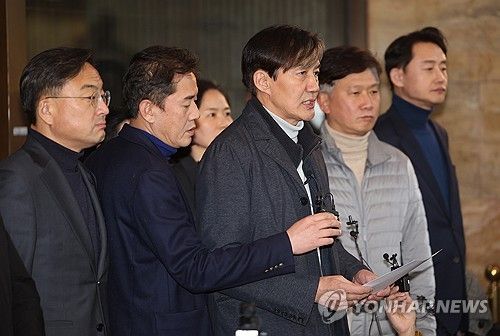 입장 발표하는 조국혁신당 조국 대표