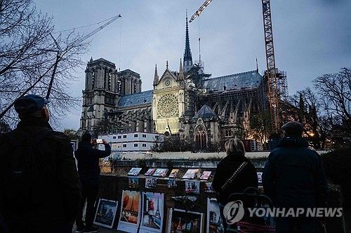 화마를 딛고 재개관한 파리 노트르담 대성당