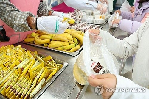 대체급식 받는 초등학생
