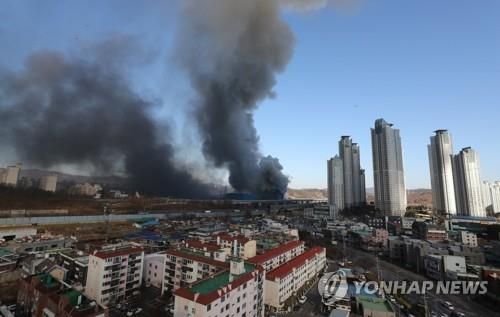 쉴 새 없는 연기 기둥