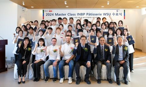 프랑스 국립 제과제빵 학교 INBP 디플롬 과정 수료 기념 사진