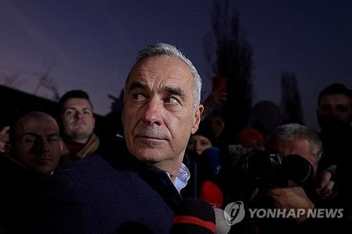 루마니아 대선 결선투표에 진출한 컬린 제오르제스쿠 후보