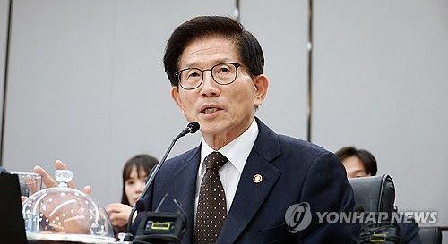 발언하는 김문수 장관