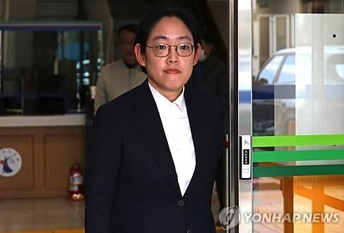 법원 나오는 조지연 의원