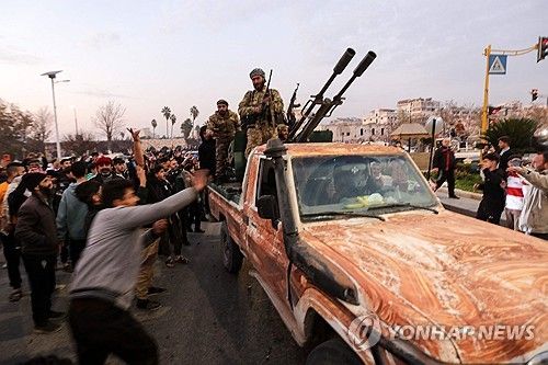 반군 환영하는 시리아 주민들