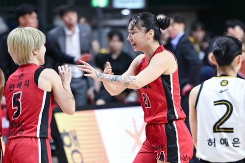 BNK의 안혜지와 김소니아