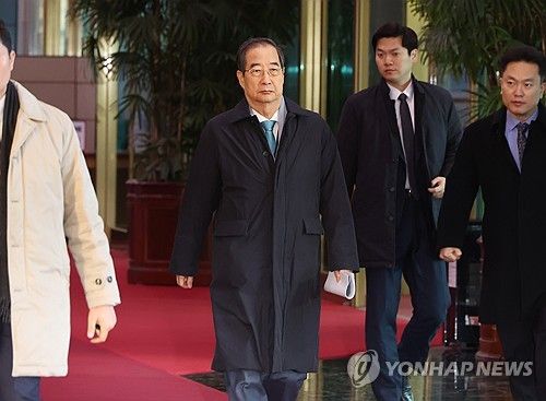 출근하는 한덕수 총리