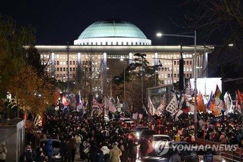 국회 앞에서 열린 촛불집회