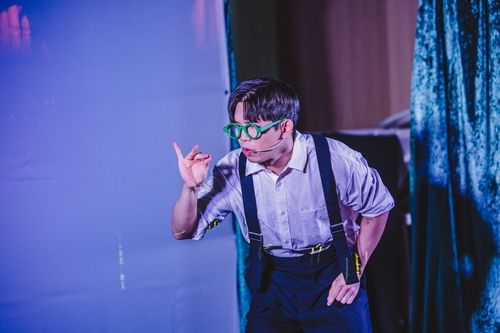 AI 기술에 기반한 마술 공연 모습