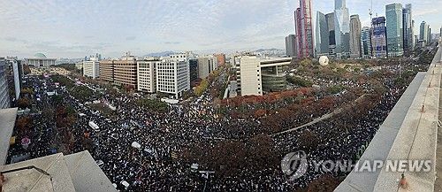 국회 앞 모인 수많은 시민들