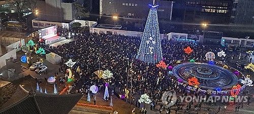 광장에 모인 광주 시민들