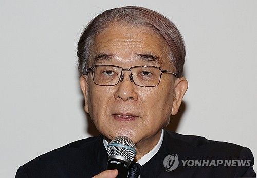 한국에서 주얼리 컬렉션 전시 연 카즈미 아리카와