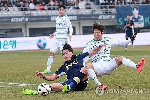 골문 앞 치열하게