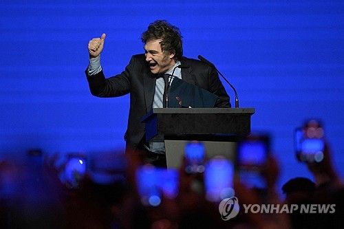 미국 보수파 정치행사에서 연설하는 밀레이 대통령